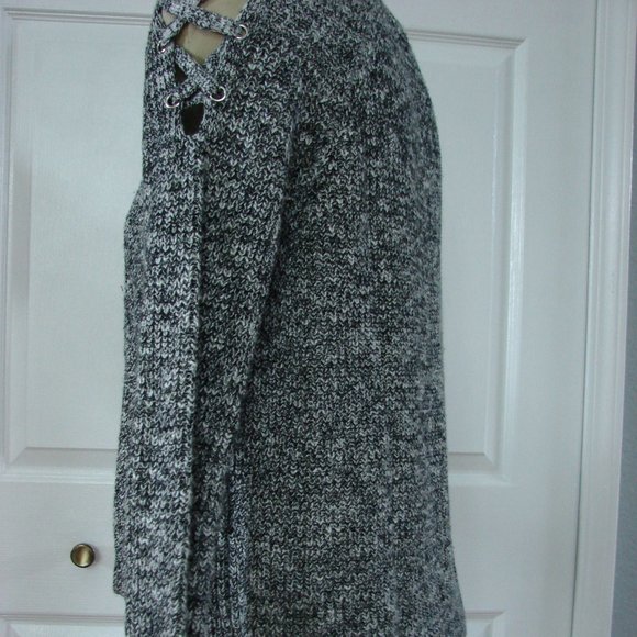 Black Ash Corset Sleeve Sweater Scoop Bottom - Picture 6 of 16